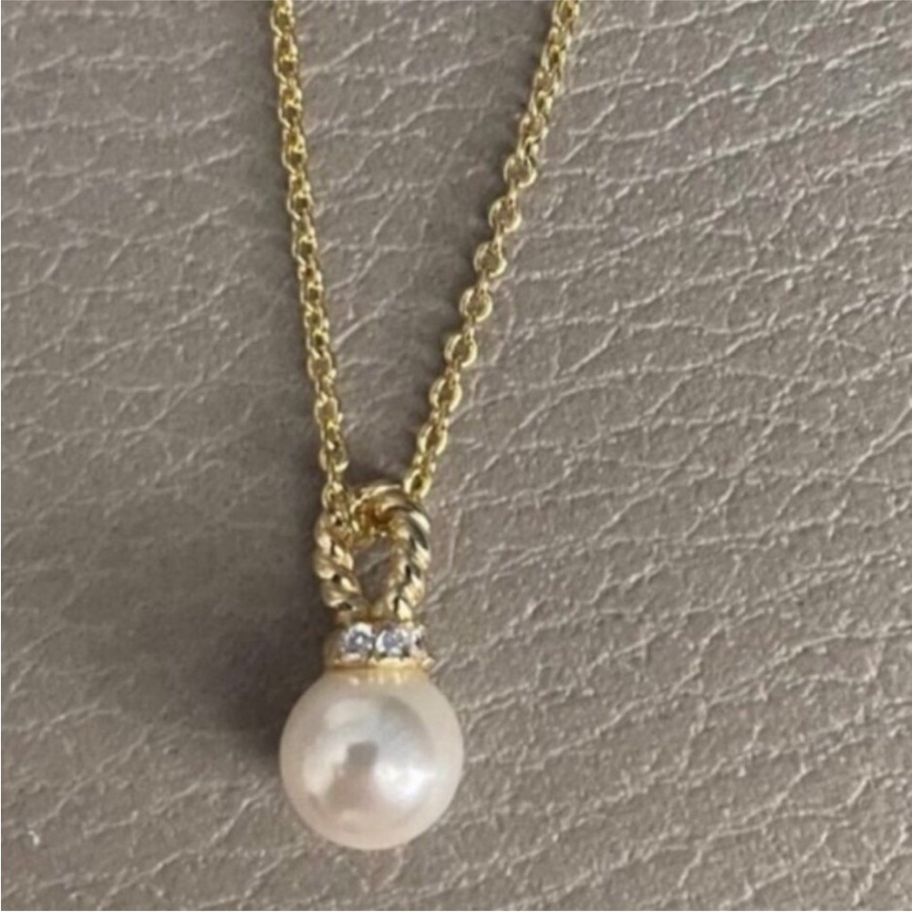 David Yurman Gold Pearl Pendant Necklace - White Pearl on Gold Chain